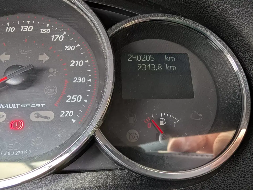 Renault Mégane Coupe 2011 - 5500 EUR, 240205 km - AUTO.MOTO.pt - 240205km - foto 19 de 23