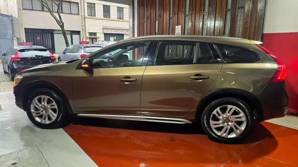 Volvo V60 Cross Country 2016 - 18180 EUR, 138731 km - AUTO.MOTO.pt - 138731km - foto 11 de 54