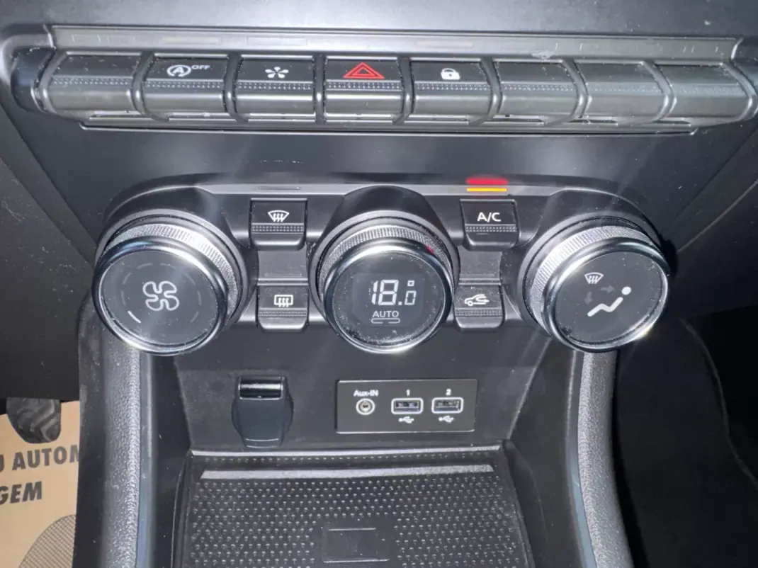 Renault Captur 2023 - 18500 EUR, 103000 km - AUTO.MOTO.pt - 103000km - foto 39 de 48