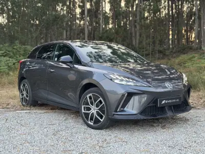 MG MG4 2023 - 21900km