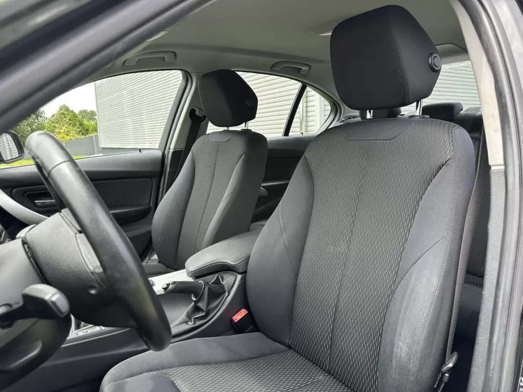 BMW 320 2013 - 13900 EUR, 280000 km - AUTO.MOTO.pt - 280000km - foto 35 de 64
