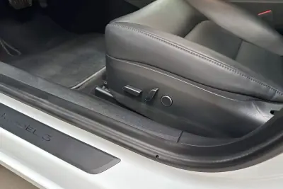 Tesla Model 3 2021 - 25950 EUR, 38290 km - AUTO.MOTO.pt - 38290km - foto 45 de 49