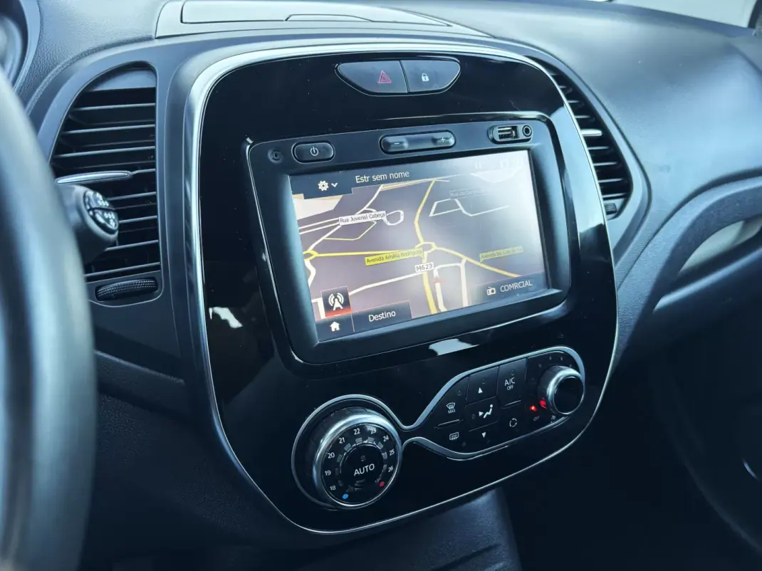 Renault Captur 2018 - 13950 EUR, 119000 km - AUTO.MOTO.pt - 119000km - foto 29 de 42