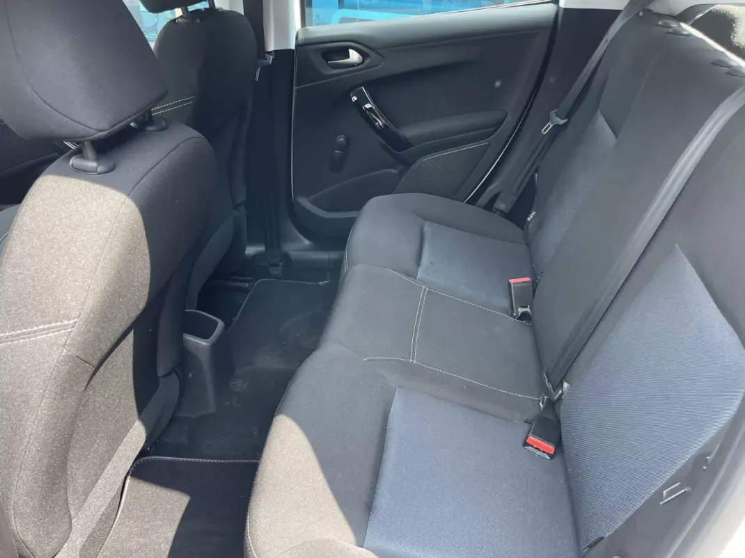 Peugeot 208 2019 - 11900 EUR, 56000 km - 56000km - foto 5 de 13