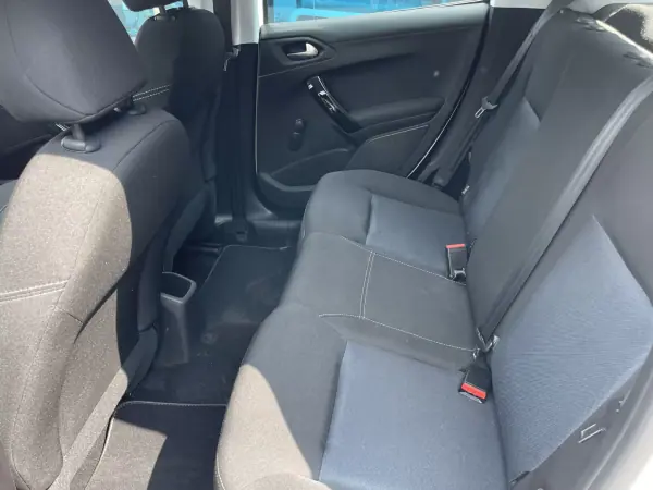 Peugeot 208 2019 - 11900 EUR, 56000 km - AUTO.MOTO.pt - 56000km - foto 5 de 13