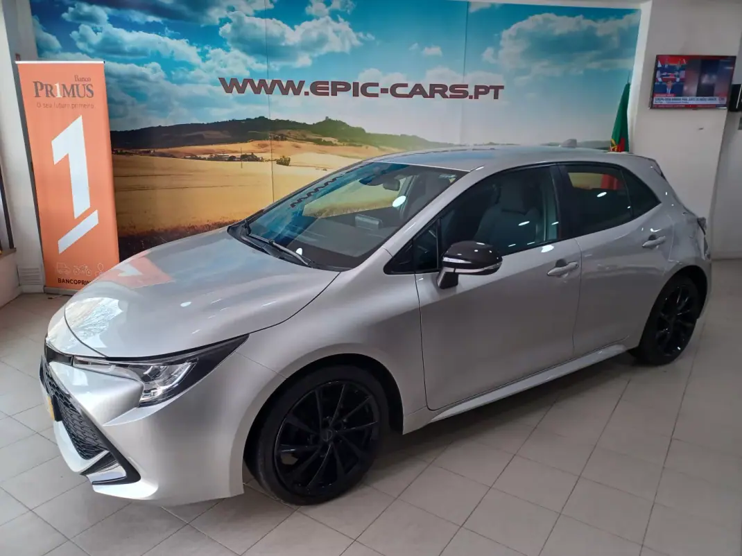 Toyota Corolla 2019 - 18390 EUR, 81211 km - AUTO.MOTO.pt - 81211km - foto 1 de 33