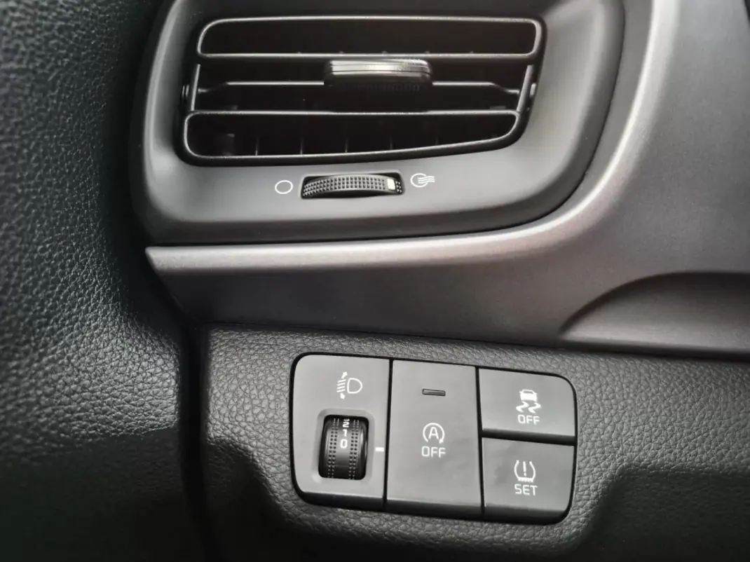 Kia Stonic 2024 - 16500 EUR, 45414 km - 45414km - foto 13 de 26