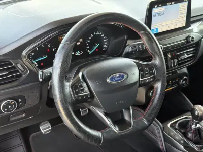 Ford Focus 2018 - 14850 EUR, 79128 km - AUTO.MOTO.pt - 79128km - foto 11 de 20