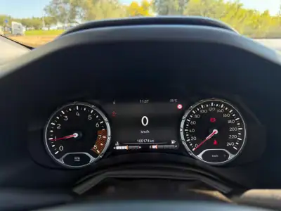 Jeep Renegade 2019 - 15995 EUR, 105000 km - AUTO.MOTO.pt - 105000km - foto 31 de 34