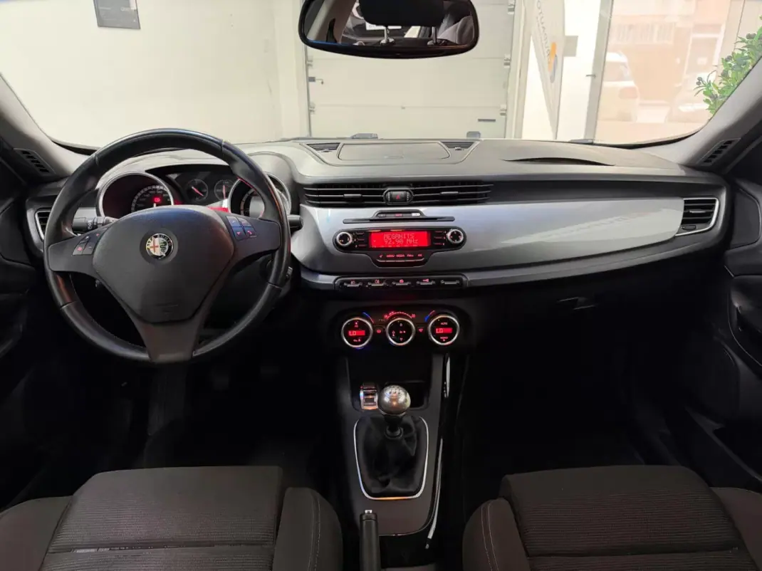 Alfa Romeo Giulietta 2011 - 7240 EUR, 206000 km - 206000km - foto 4 de 22