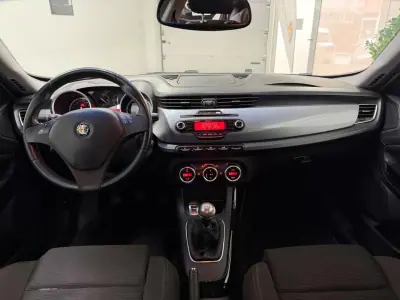 Alfa Romeo Giulietta 2011 - 7240 EUR, 206000 km - 206000km - foto 4 de 22