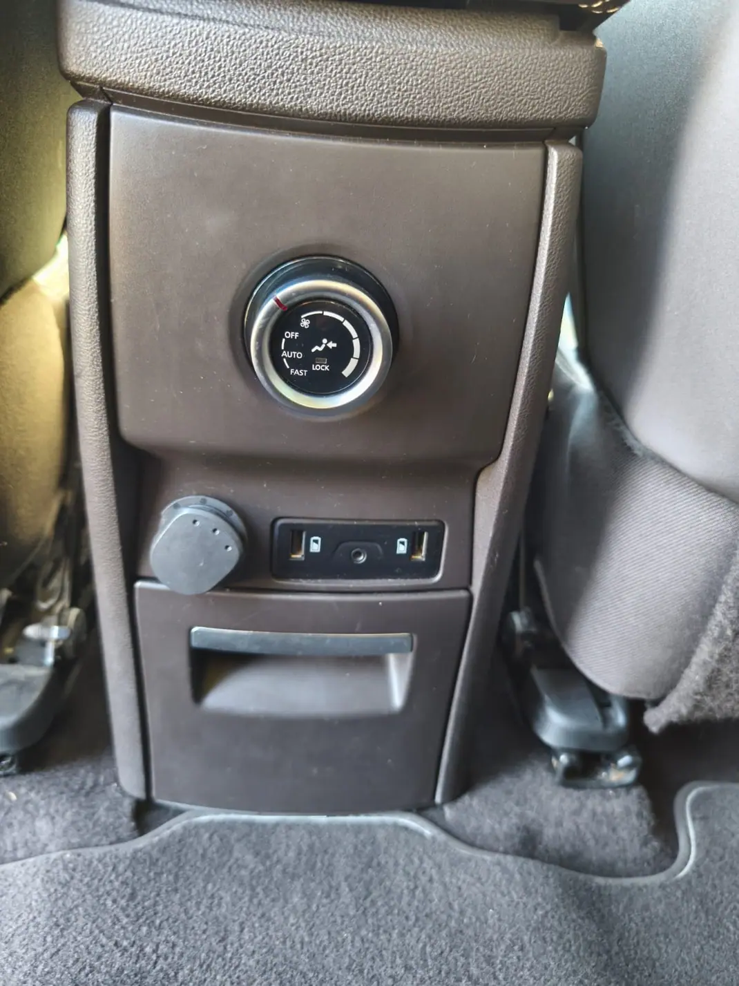 Renault Espace 2016 - 16450 EUR, 171955 km - AUTO.MOTO.pt - 171955km - foto 28 de 31