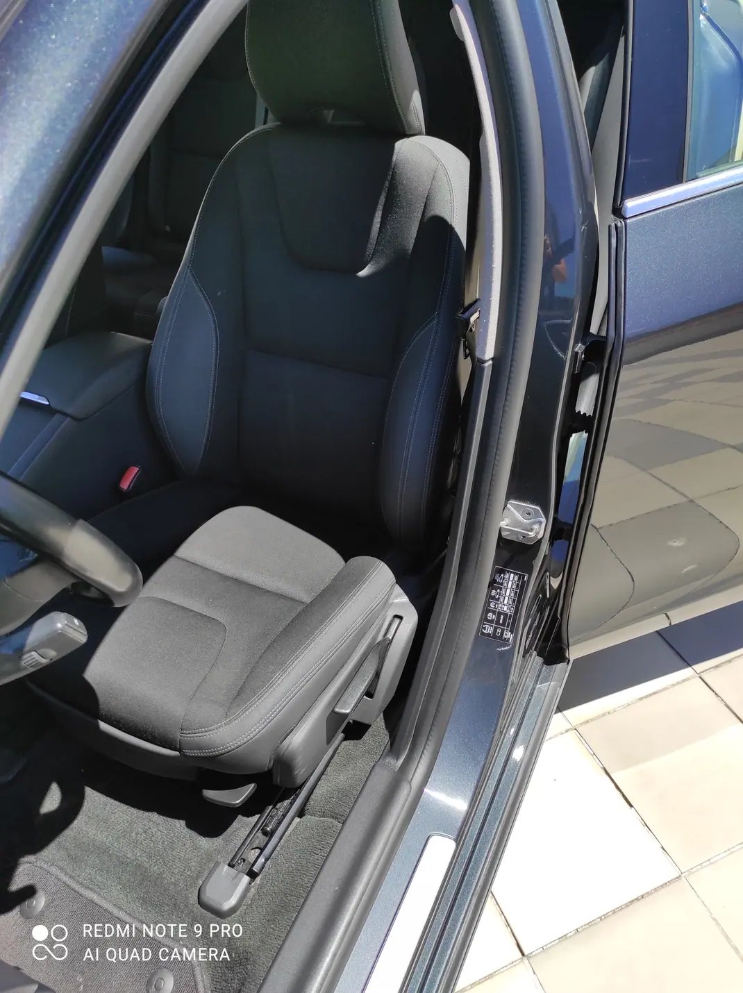 Volvo V60 2015 - 12500 EUR, 175000 km - AUTO.MOTO.pt - 175000km - foto 9 de 13