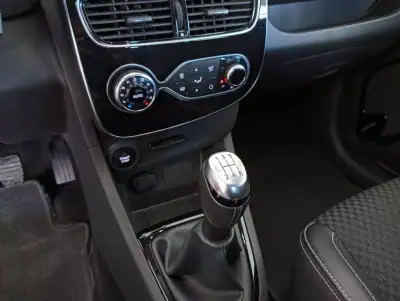 Renault Clio 2018 - 12900 EUR, 129000 km - AUTO.MOTO.pt - 129000km - foto 17 de 20