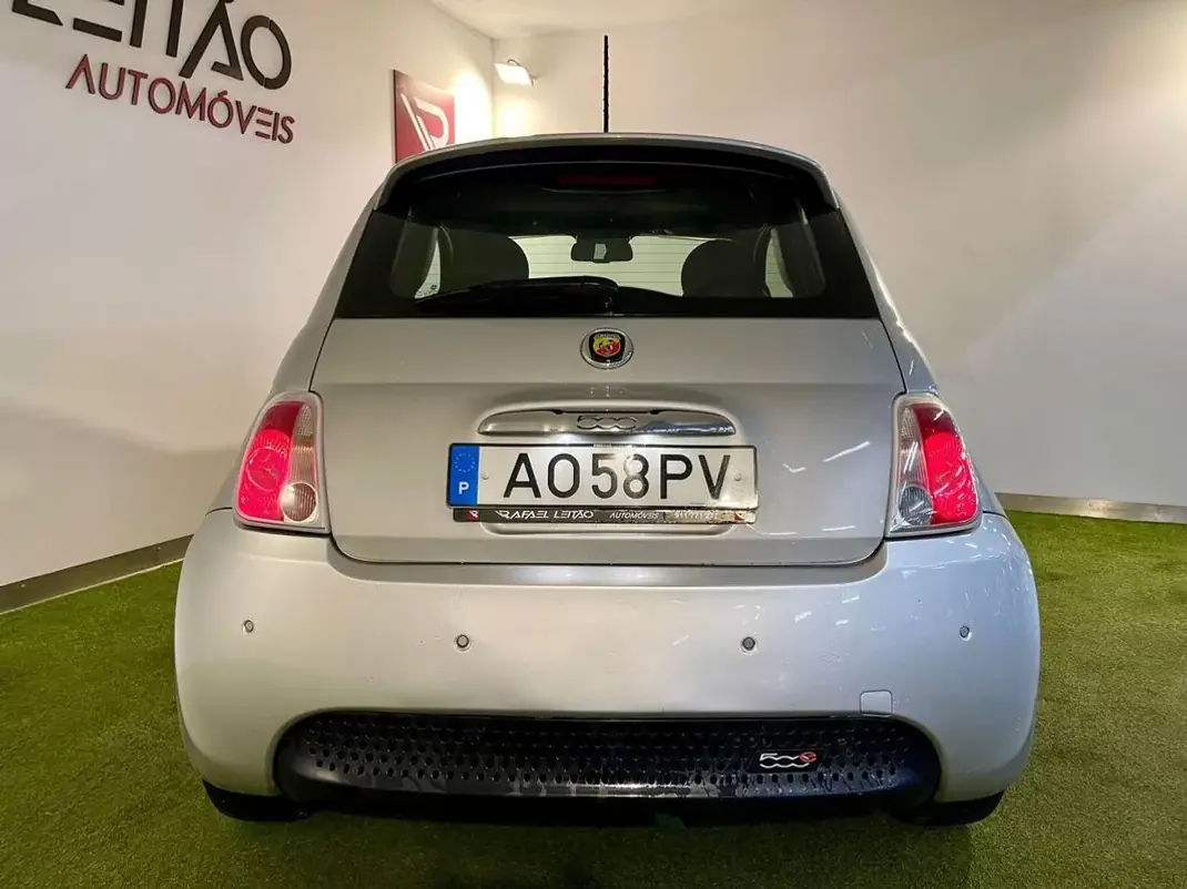 Fiat 500e 2015 - 10750 EUR, 89000 km - AUTO.MOTO.pt - 89000km - foto 8 de 26