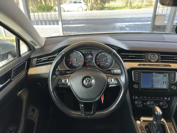 Volkswagen Passat Variant 2015 - 13950 EUR, 242286 km - AUTO.MOTO.pt - 242286km - foto 14 de 36