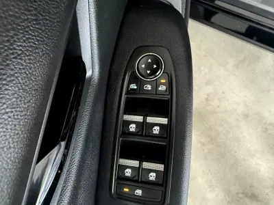 Renault Mégane E-Tech 2023 - 25500 EUR, 58000 km - AUTO.MOTO.pt - 58000km - foto 70 de 121