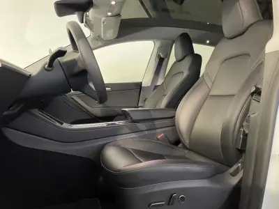 Tesla Model Y 2023 - 39500 EUR, 48000 km - 48000km - foto 14 de 43
