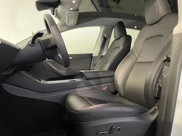 Tesla Model Y 2023 - 39500 EUR, 48000 km - 48000km - foto 14 de 43