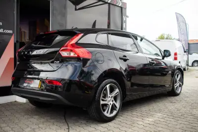 Volvo V40 2017 - 14900 EUR, 135000 km - AUTO.MOTO.pt - 135000km - foto 5 de 17