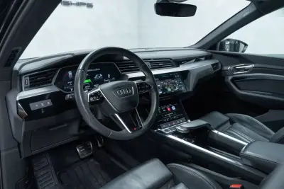 Audi Q8 e-Tron Sportback 2023 - 49950 EUR, 55000 km - AUTO.MOTO.pt - 55000km - foto 17 de 54