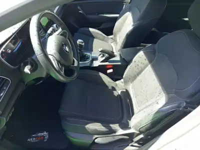 Renault Mégane 2020 - 17900 EUR, 127391 km - AUTO.MOTO.pt - 127391km - foto 6 de 11