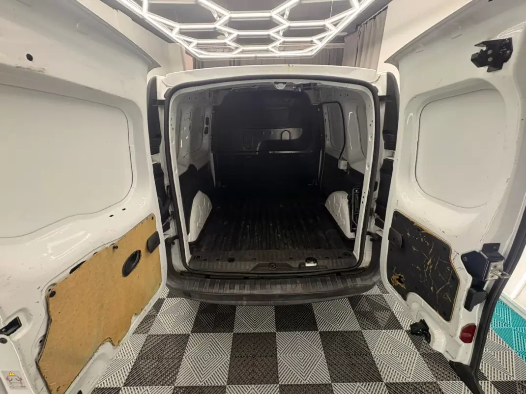 Renault KANGOO 1.5 DCI ENERGY S/S BUSINESS 2017 - 7750 EUR, 139000 km - AUTO.MOTO.pt - 139000km - foto 9 de 17