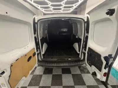 Renault KANGOO 1.5 DCI ENERGY S/S BUSINESS 2017 - 7750 EUR, 139000 km - AUTO.MOTO.pt - 139000km - foto 9 de 17