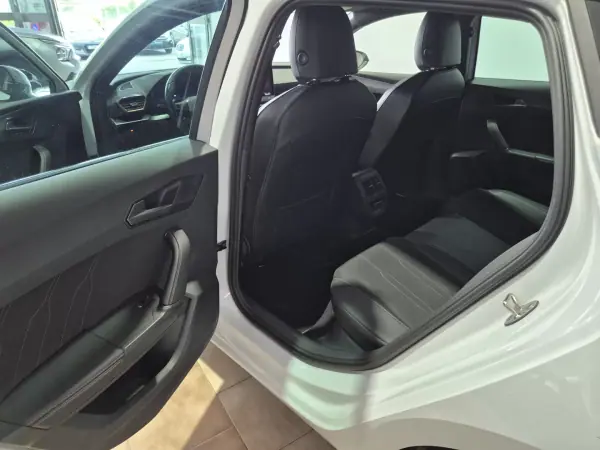 Cupra Leon 2025 - 35000 EUR, 26000 km - AUTO.MOTO.pt - 26000km - foto 8 de 42