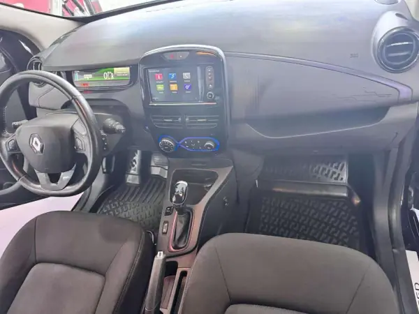 Renault Zoe 2018 - 13750 EUR, 94000 km - AUTO.MOTO.pt - 94000km - foto 6 de 22