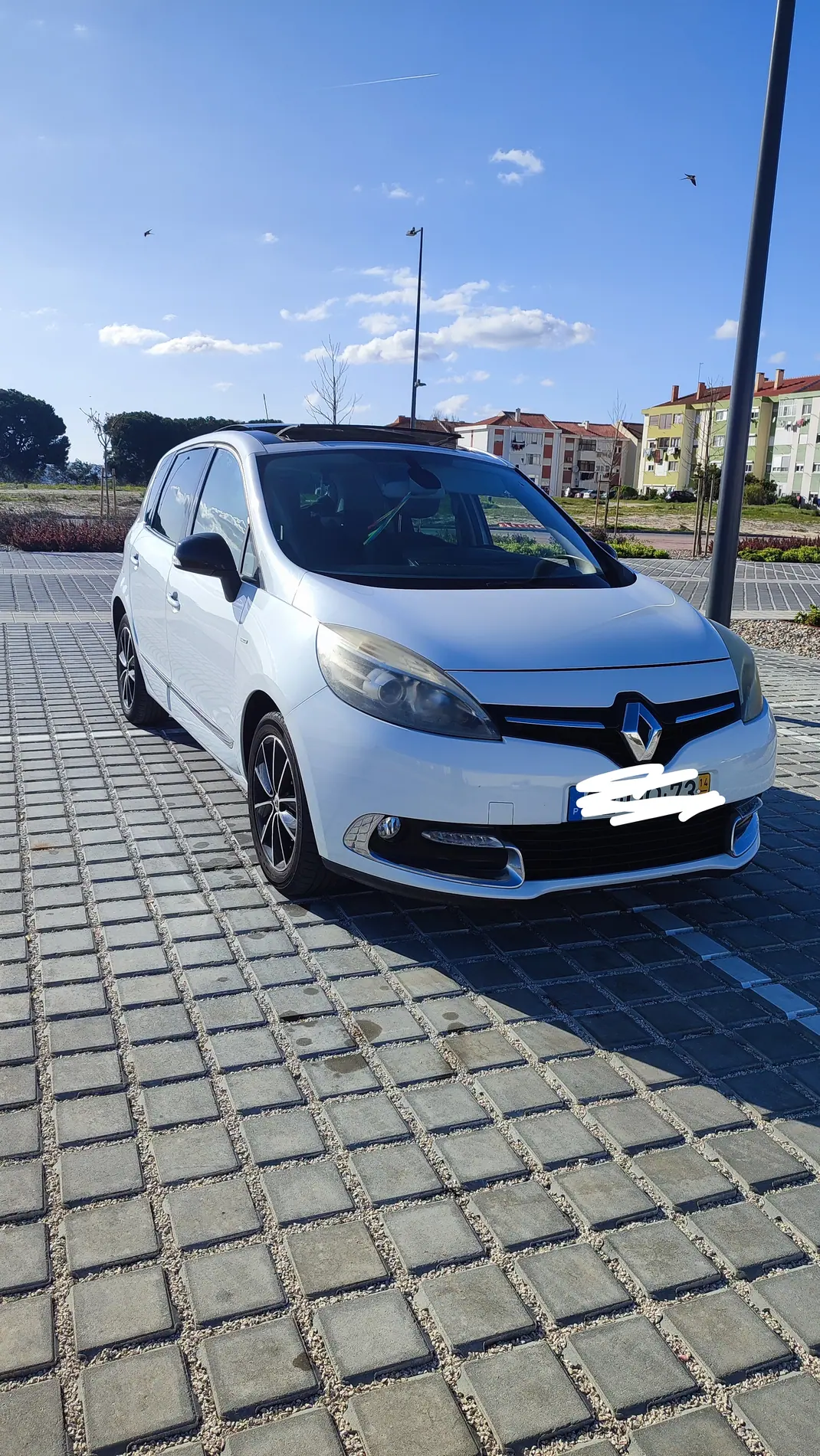 Renault Scénic 2014 - 8700 EUR, 210000 km - AUTO.MOTO.pt - 210000km - foto 4 de 18