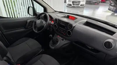 Peugeot PARTNER GIRAFON 2018 - 7990 EUR, 230000 km - AUTO.MOTO.pt - 230000km - foto 13 de 20