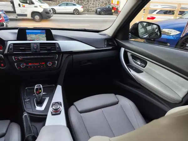 BMW 320 2012 - 13900 EUR, 320000 km - AUTO.MOTO.pt - 320000km - foto 32 de 37