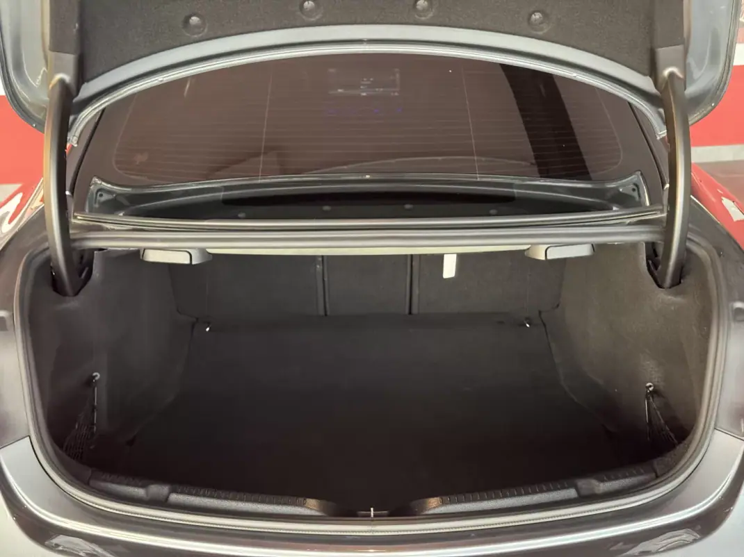 Mercedes-Benz E 220 2018 - 39990 EUR, 103456 km - AUTO.MOTO.pt - 103456km - foto 12 de 24