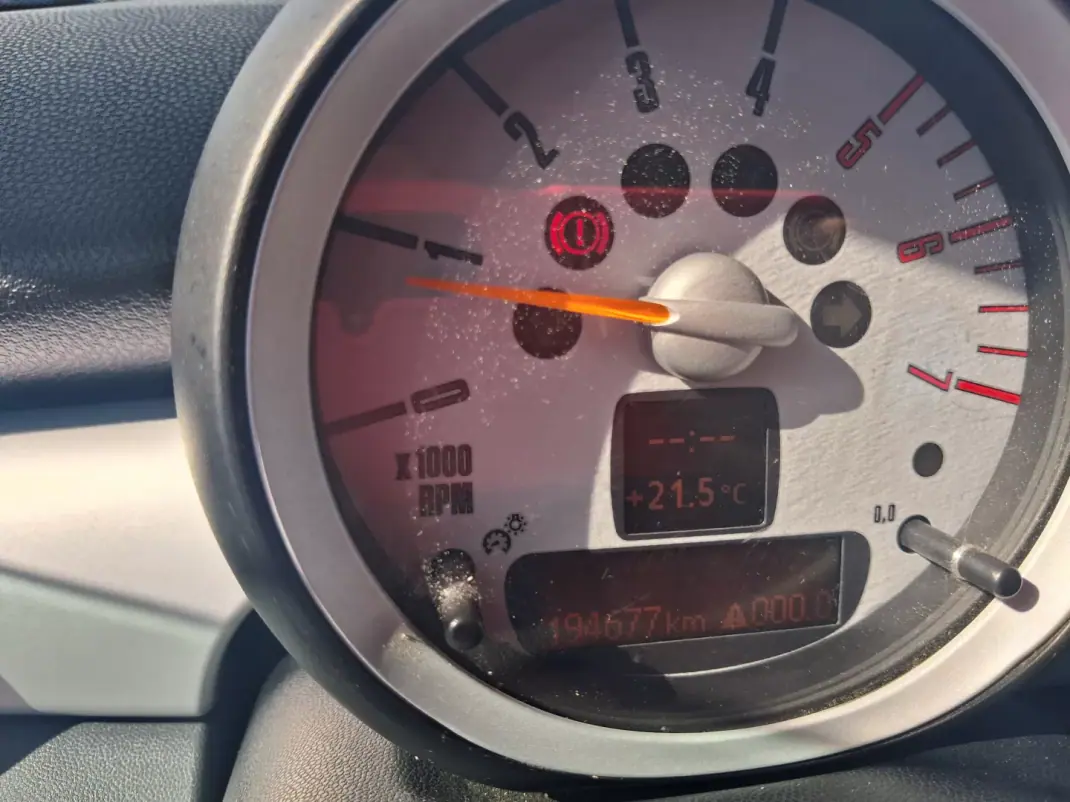 MINI Cooper 2008 - 5900 EUR, 190000 km - AUTO.MOTO.pt - 190000km - foto 8 de 8