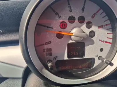 MINI Cooper 2008 - 5900 EUR, 190000 km - AUTO.MOTO.pt - 190000km - foto 8 de 8