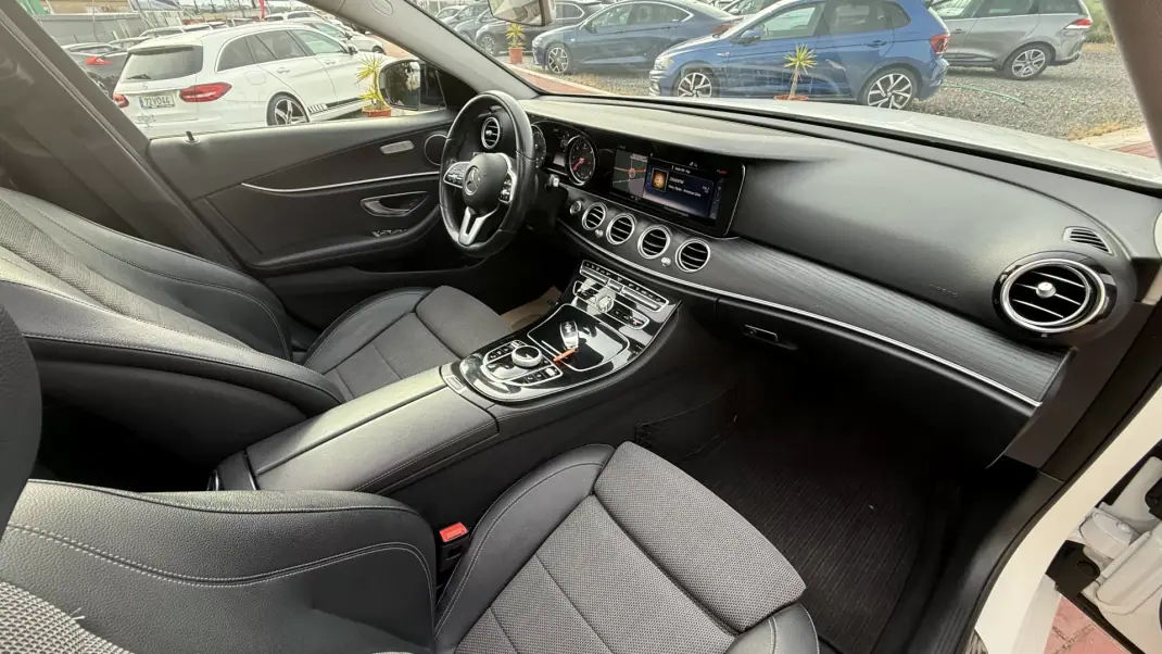 Mercedes-Benz E 300 2019 - 26990 EUR, 147000 km - AUTO.MOTO.pt - 147000km - foto 34 de 41