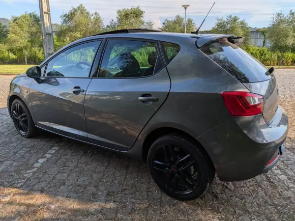 SEAT Ibiza 2016 - 10900 EUR, 120000 km - AUTO.MOTO.pt - 120000km - foto 3 de 13
