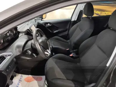 Peugeot 208 2019 - 10300 EUR, 58000 km - AUTO.MOTO.pt - 58000km - foto 11 de 25