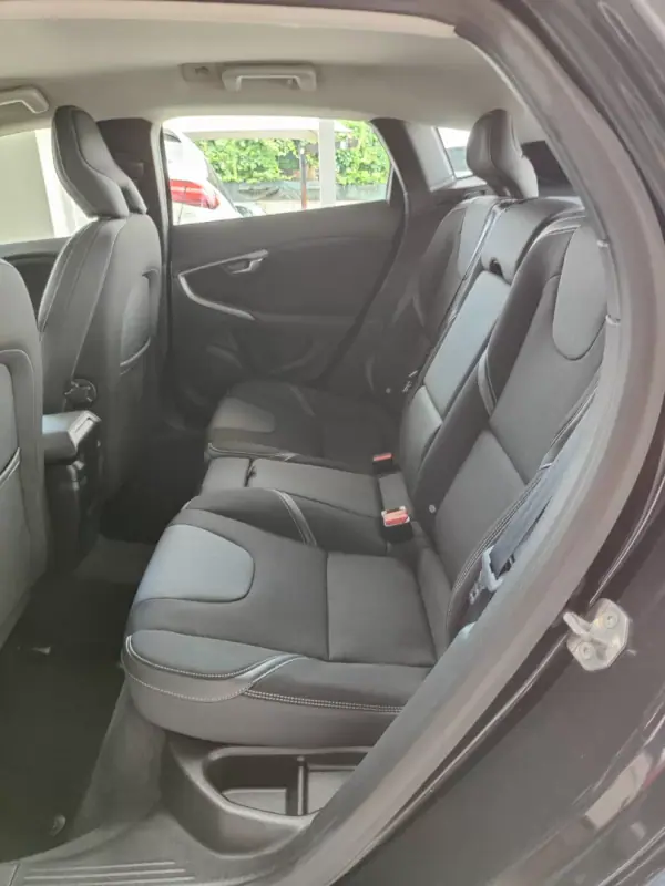 Volvo V40 Cross Country 2014 - 8150 EUR, 211000 km - AUTO.MOTO.pt - 211000km - foto 14 de 35
