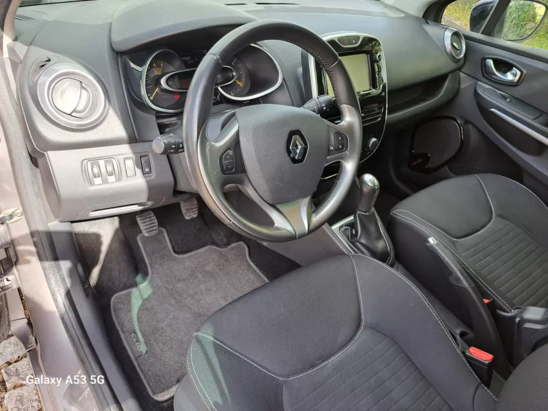 Renault Clio Sport Tourer 2016 - 8990 EUR, 145350 km - AUTO.MOTO.pt - 145350km - foto 9 de 19