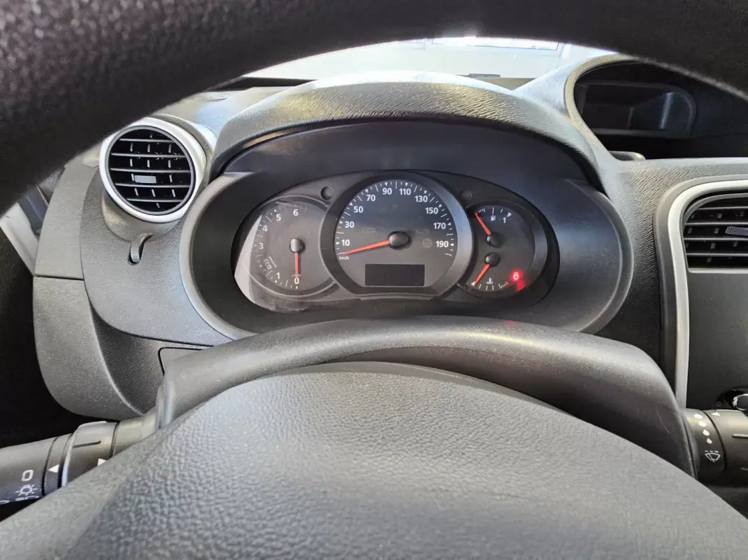 Renault Kangoo 2018 - 11750 EUR, 89756 km - 89756km - foto 7 de 15