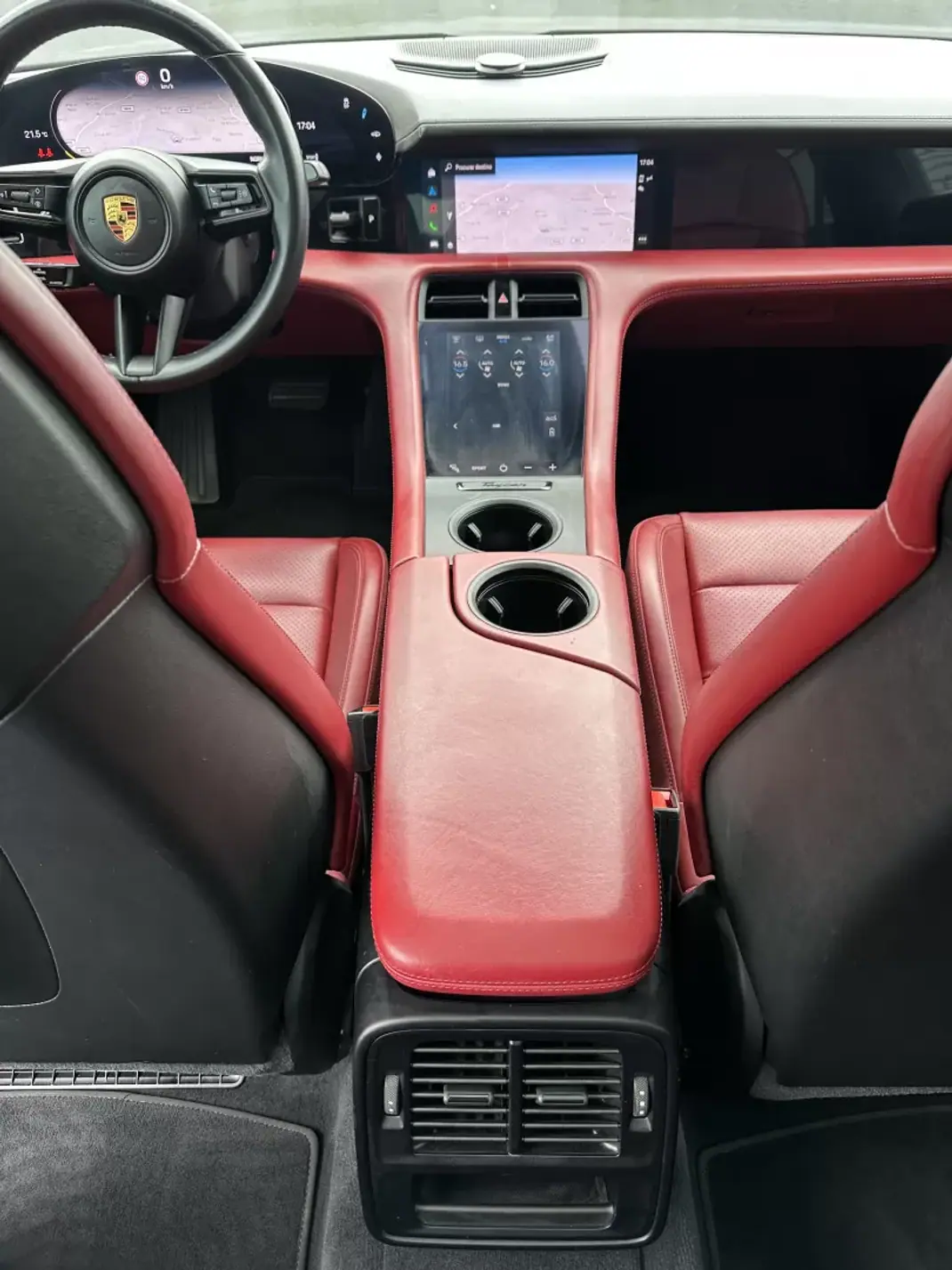 Porsche Taycan 2020 - 49900 EUR, 100000 km - AUTO.MOTO.pt - 100000km - foto 55 de 61