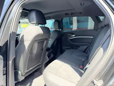 Audi e-tron 2022 - 39900 EUR, 70000 km - AUTO.MOTO.pt - 70000km - foto 9 de 12