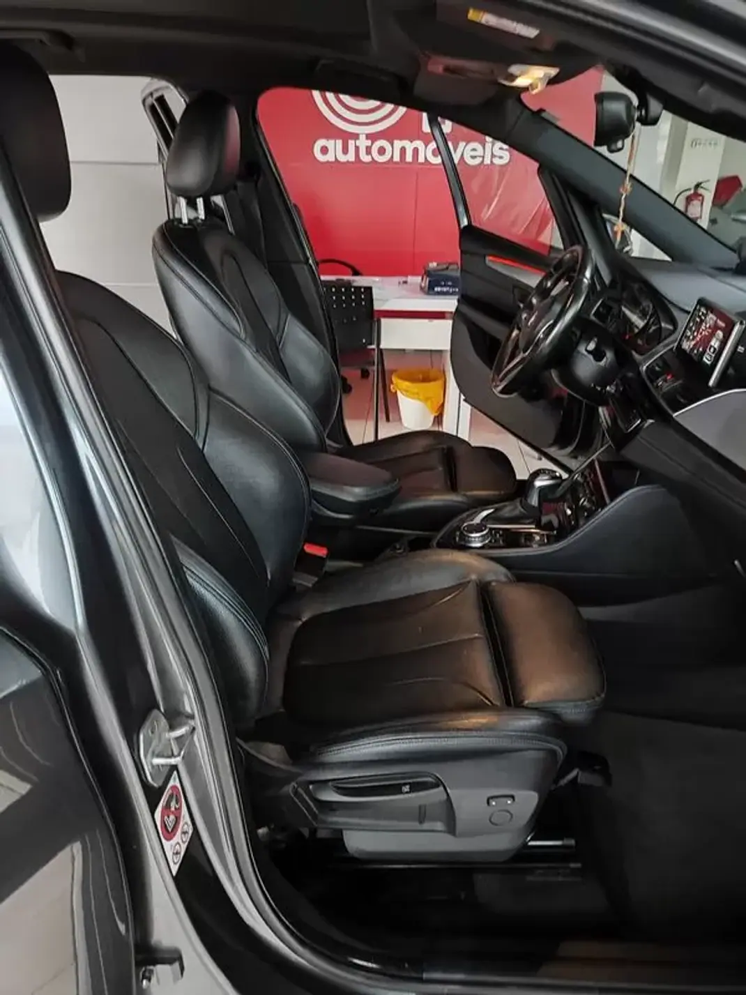 BMW 218 Gran Tourer 2015 - 17250 EUR, 190800 km - AUTO.MOTO.pt - 190800km - foto 16 de 35