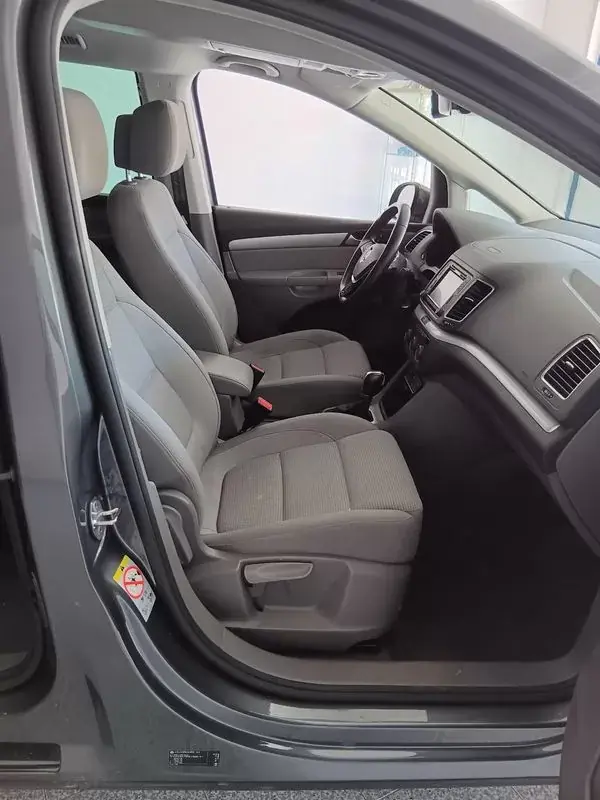 Volkswagen Sharan 2018 - 23750 EUR, 134000 km - AUTO.MOTO.pt - 134000km - foto 7 de 18