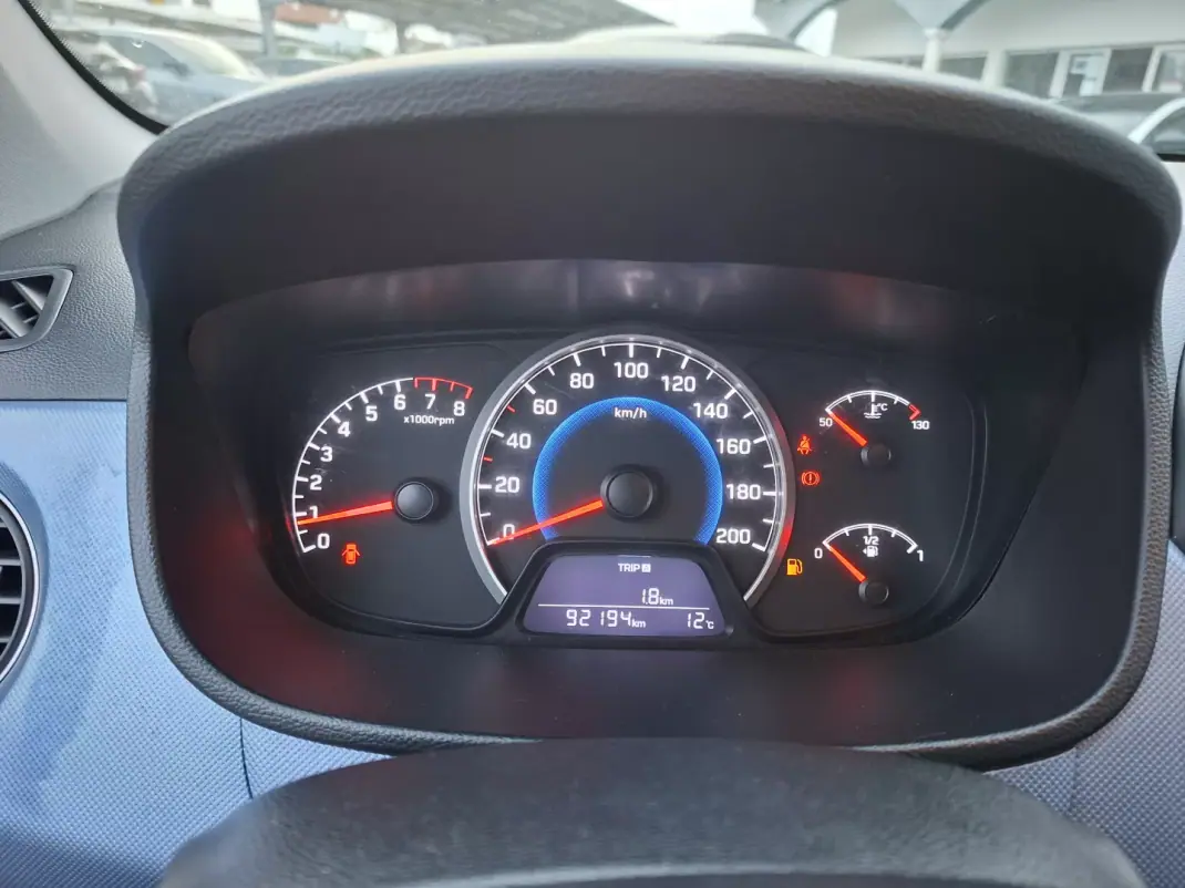 Hyundai i10 2016 - 8750 EUR, 92642 km - AUTO.MOTO.pt - 92642km - foto 19 de 24