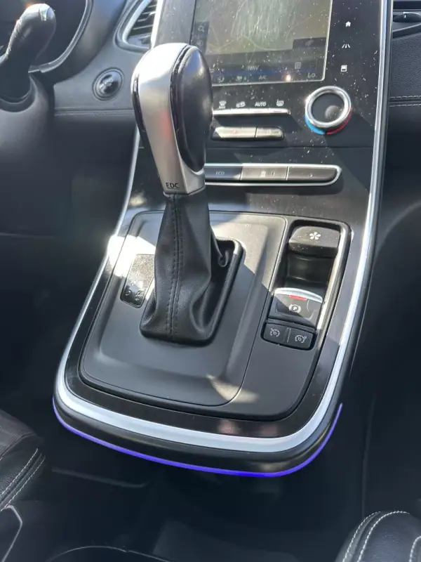 Renault Scénic 2016 - 10900 EUR, 220000 km - AUTO.MOTO.pt - 220000km - foto 55 de 66
