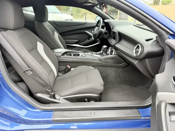 Chevrolet Camaro 2019 - 35990 EUR, 72000 km - AUTO.MOTO.pt - 72000km - foto 18 de 19