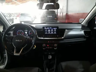 Kia Stonic 2021 - 14250 EUR, 144834 km - AUTO.MOTO.pt - 144834km - foto 4 de 8